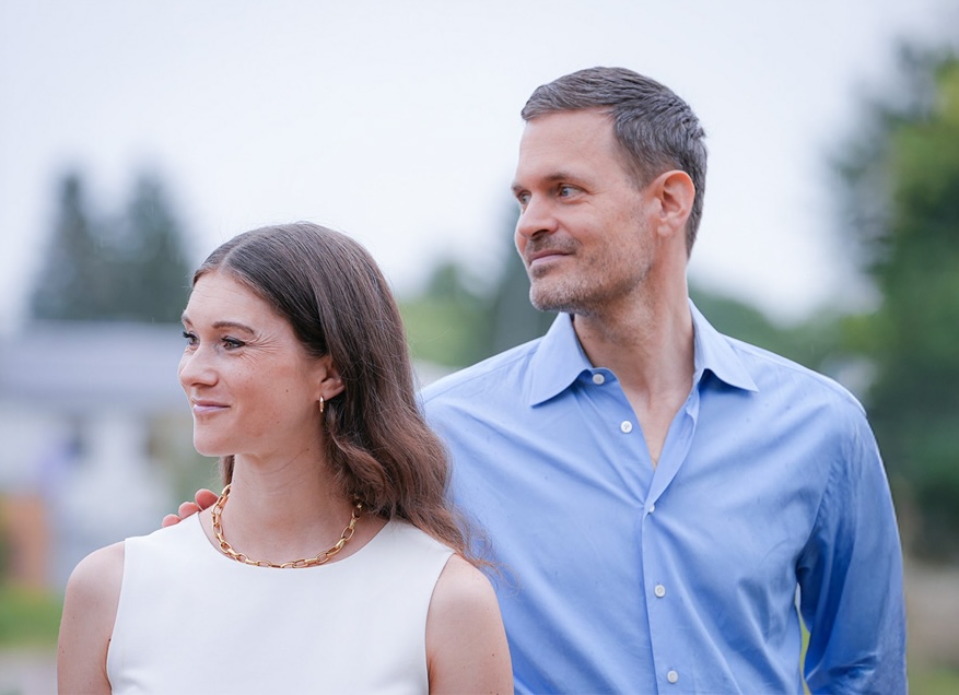 Benjamin und Janina Lin Otto nebeneinander stehend